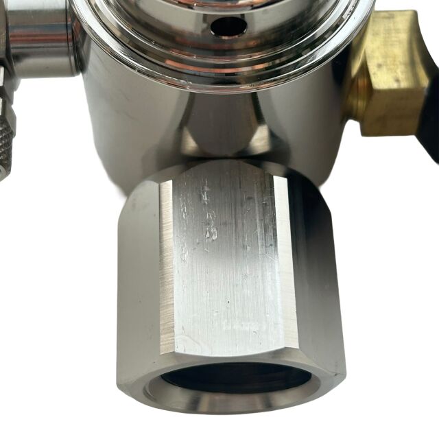 Hiwi - Druckminderer + RSV + Adapter für Sodastream Zylinder - B-Ware