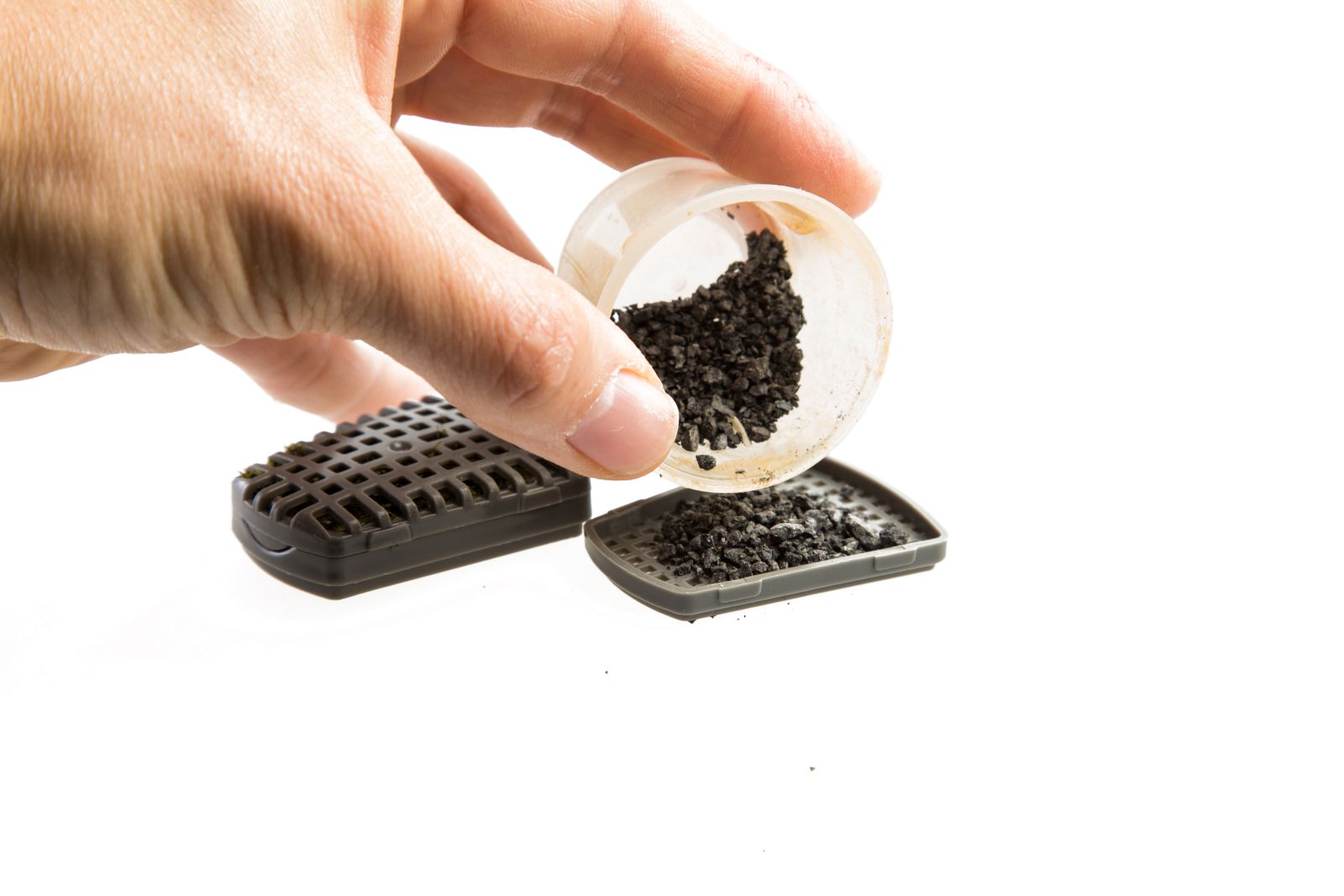 压着一块塑料垫